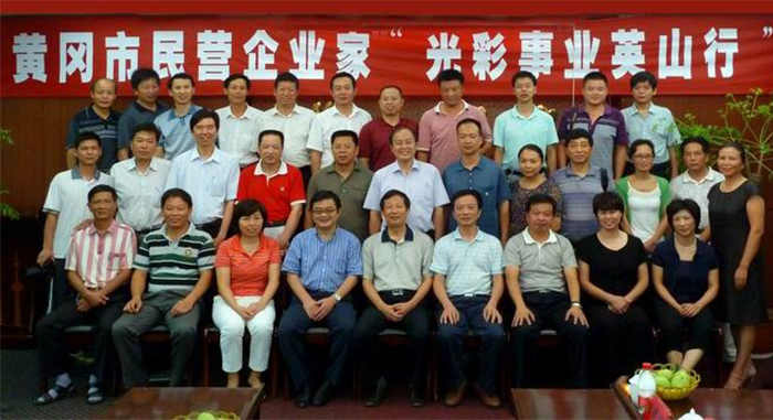 為(wèi)英山(shān)縣方家(jiā)咀村(cūn)捐贈2萬元